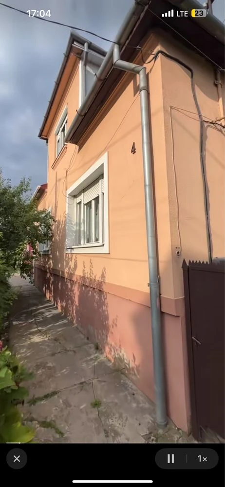 Напівособняк хороша локація центр частина міста