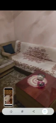 Півособняк на 4 сотках землі є гараж з ямою та окремо стояча