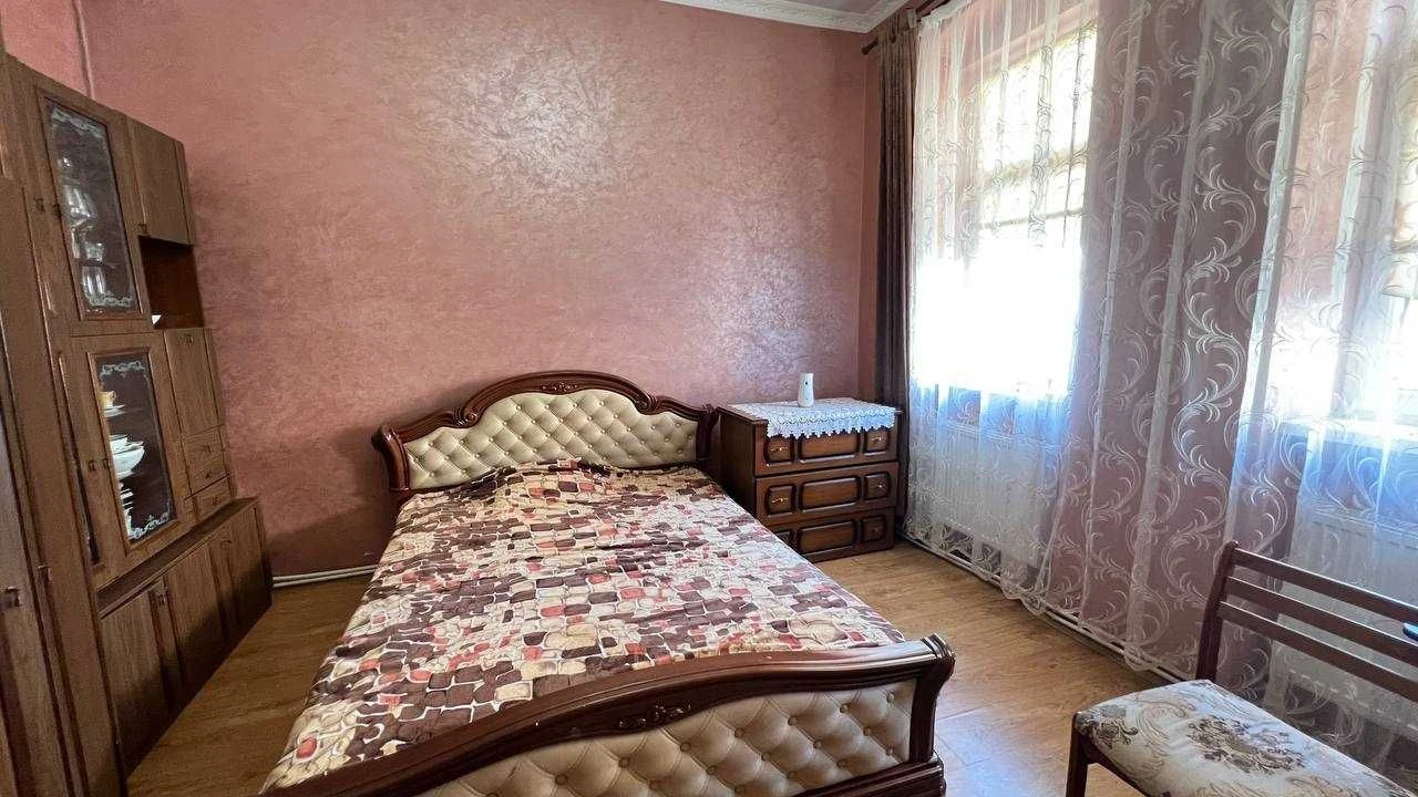 Компактний ДІМ в ЦЕНТРІ Мукачево на 5 сот землі + гараж