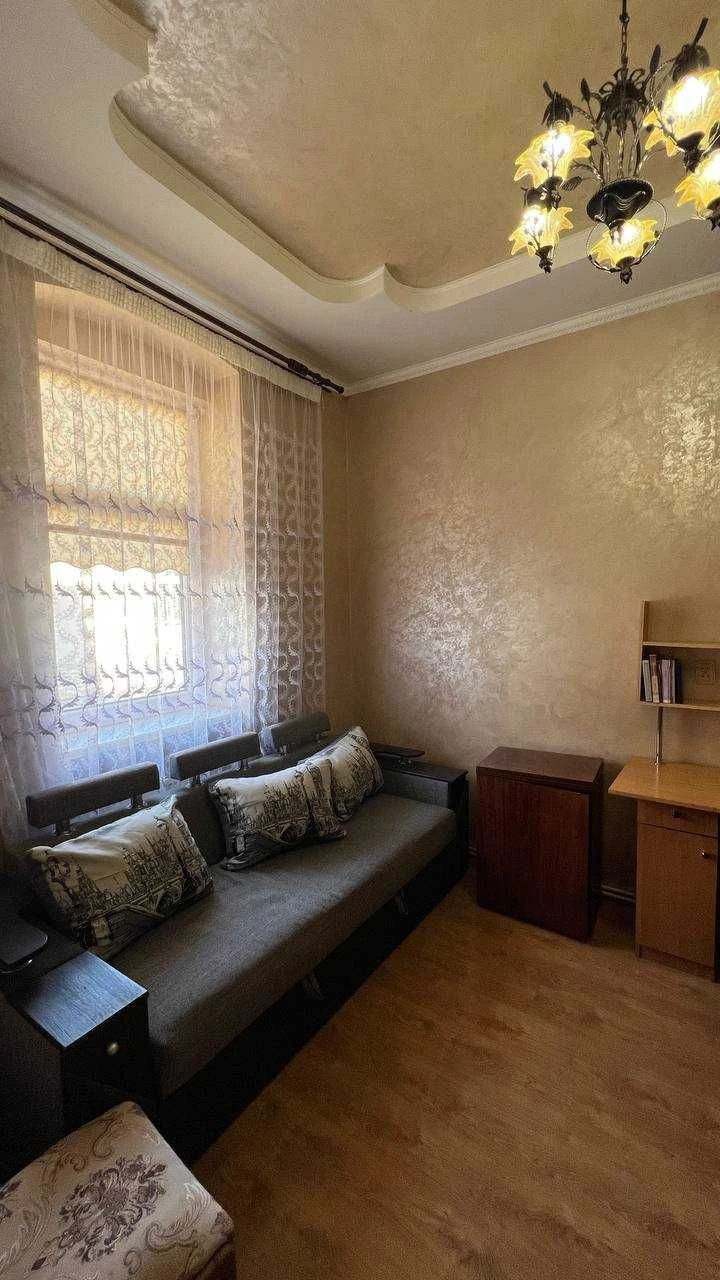 Компактний ДІМ в ЦЕНТРІ Мукачево на 5 сот землі + гараж