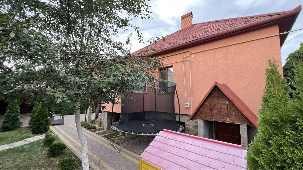 Компактний будинок в ЦЕНТРІ міста з ремонтом