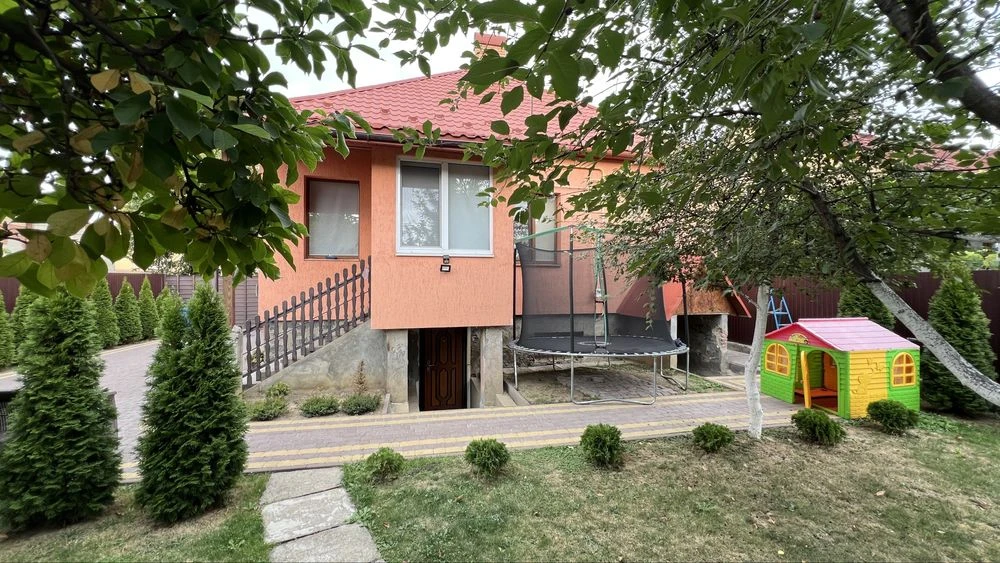 Компактний будинок в ЦЕНТРІ міста з ремонтом