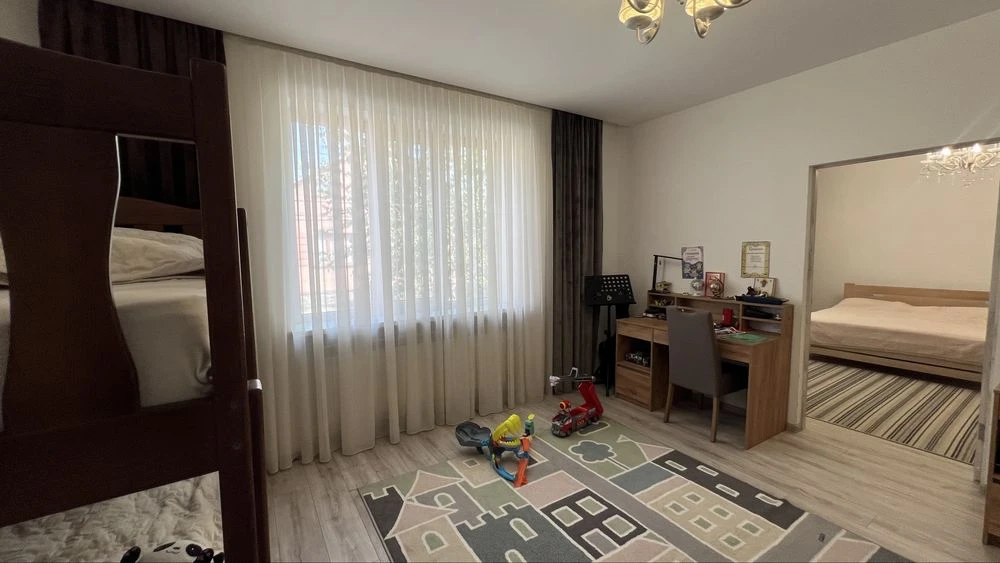 Компактний будинок в ЦЕНТРІ міста з ремонтом