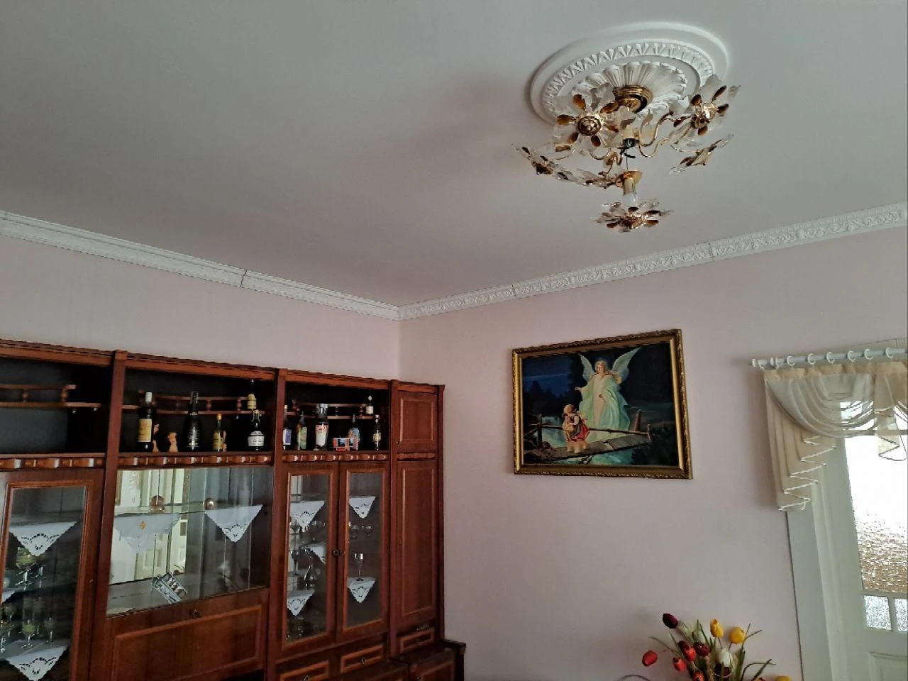 Продаж двох будинків в одному подвір'ї.