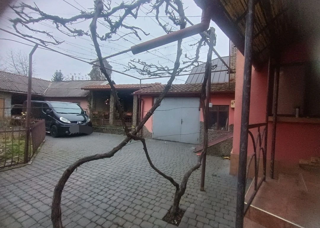 Продається ГАРНИЙ Будинок
