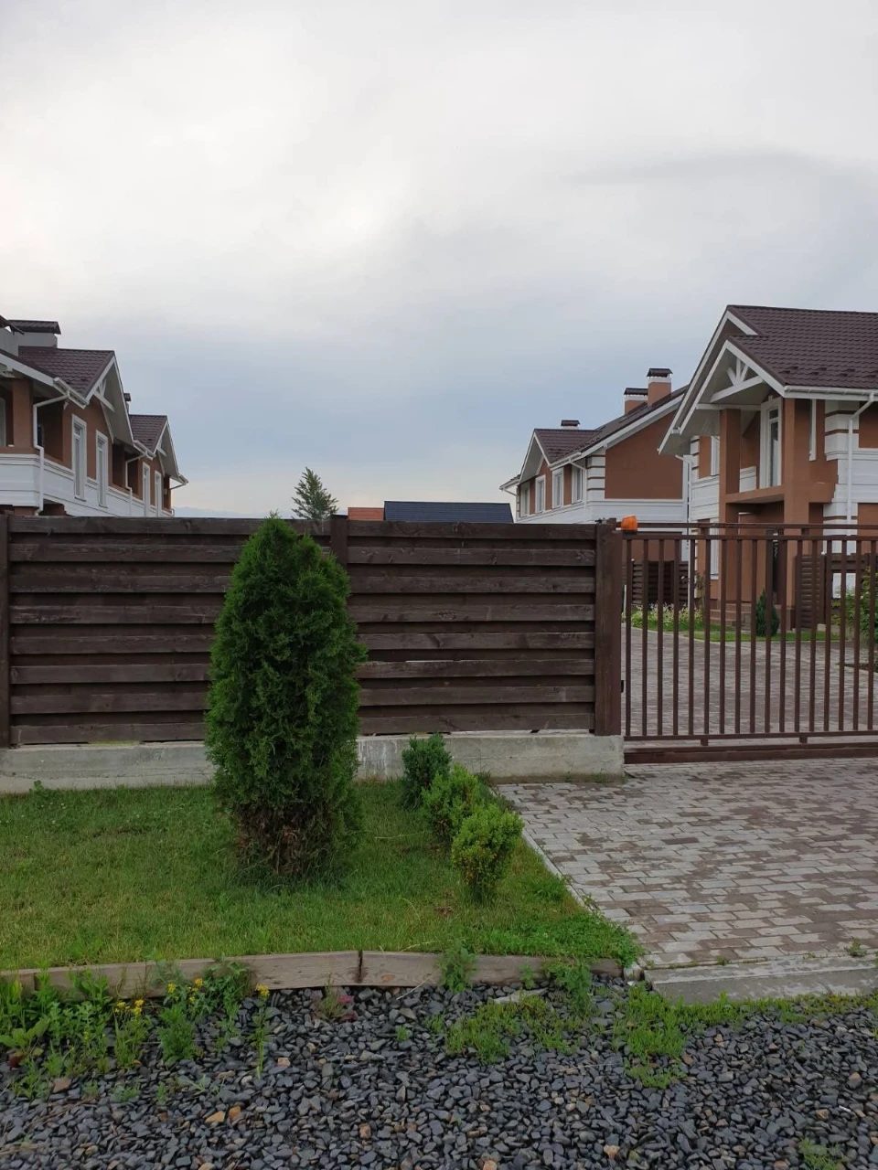 Продам гарний новий котедж в м.Мукачево