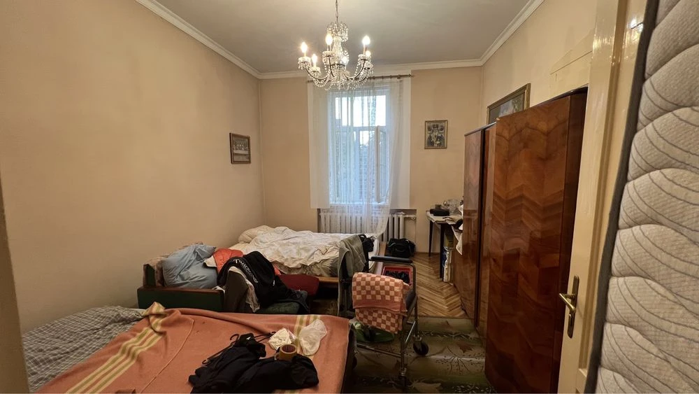 Дім на 8 сотинах престижна локація