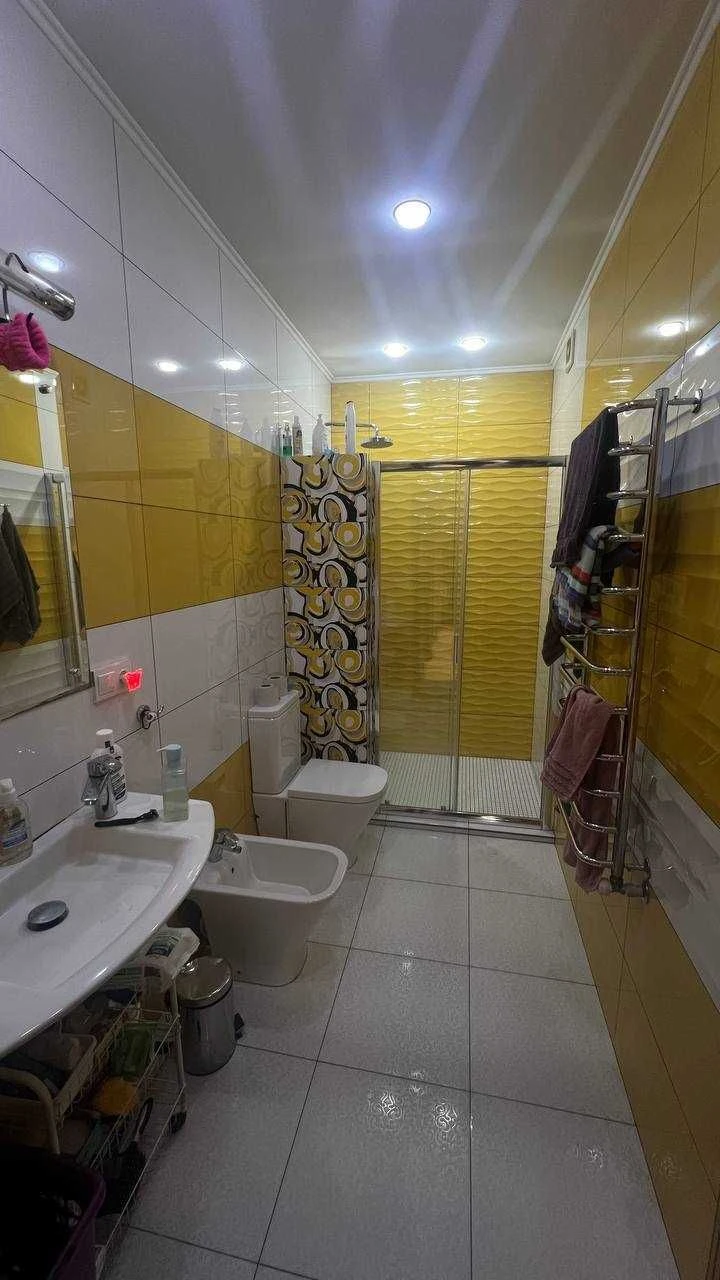 Дуплекс 285 кв м на 6.5 сот в "Росвигово".,  свій двір