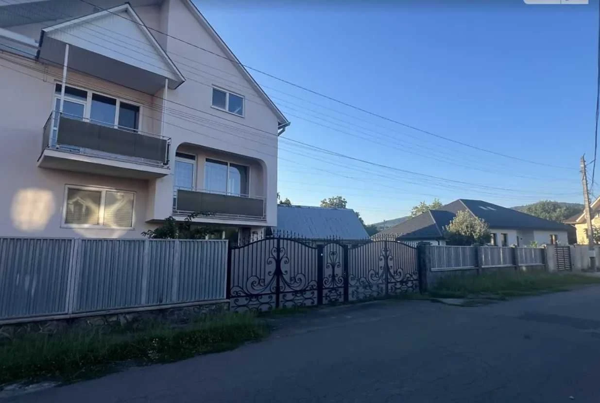 Дім ДОБРОТНИЙ в престижній топ локаціі в м.Мукачево