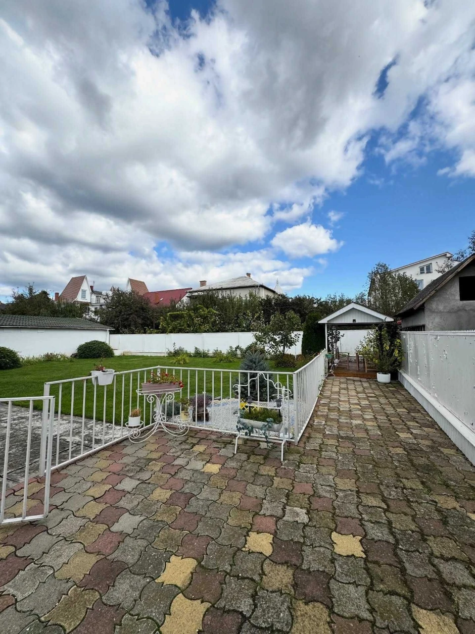House for sale, enough space for everyone