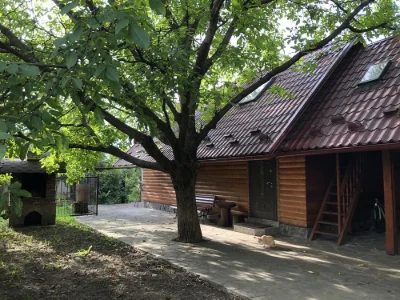 Продам будинок та земельну ділянку.