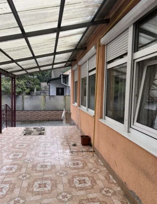 Продаж 2 будинків на Зріні