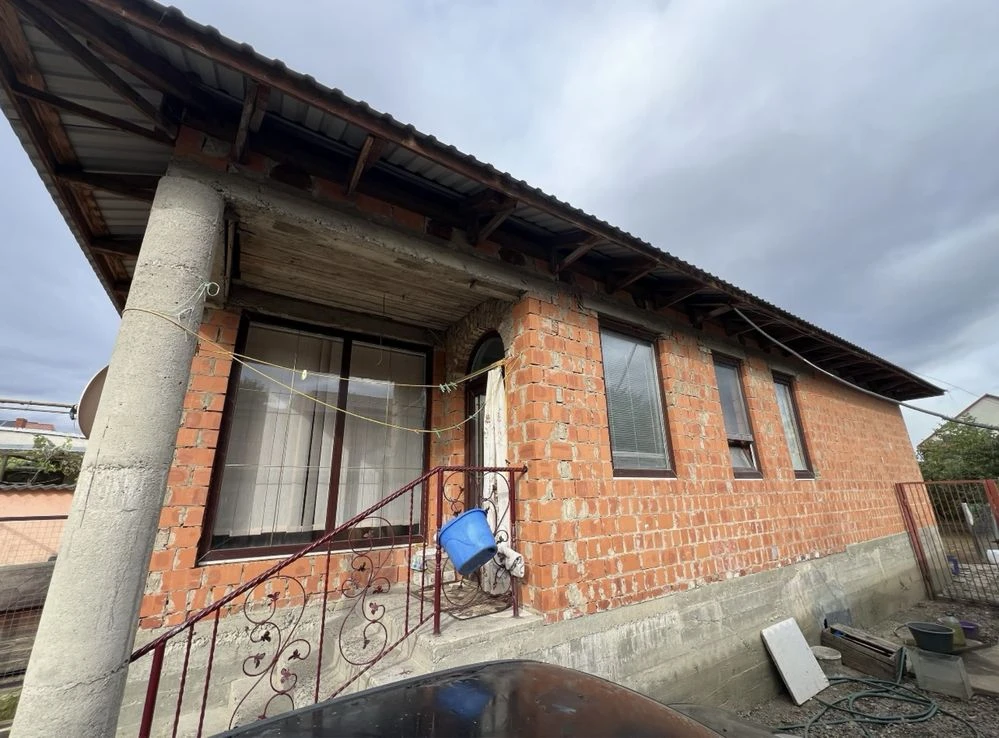 Продаж 2 будинків на Зріні