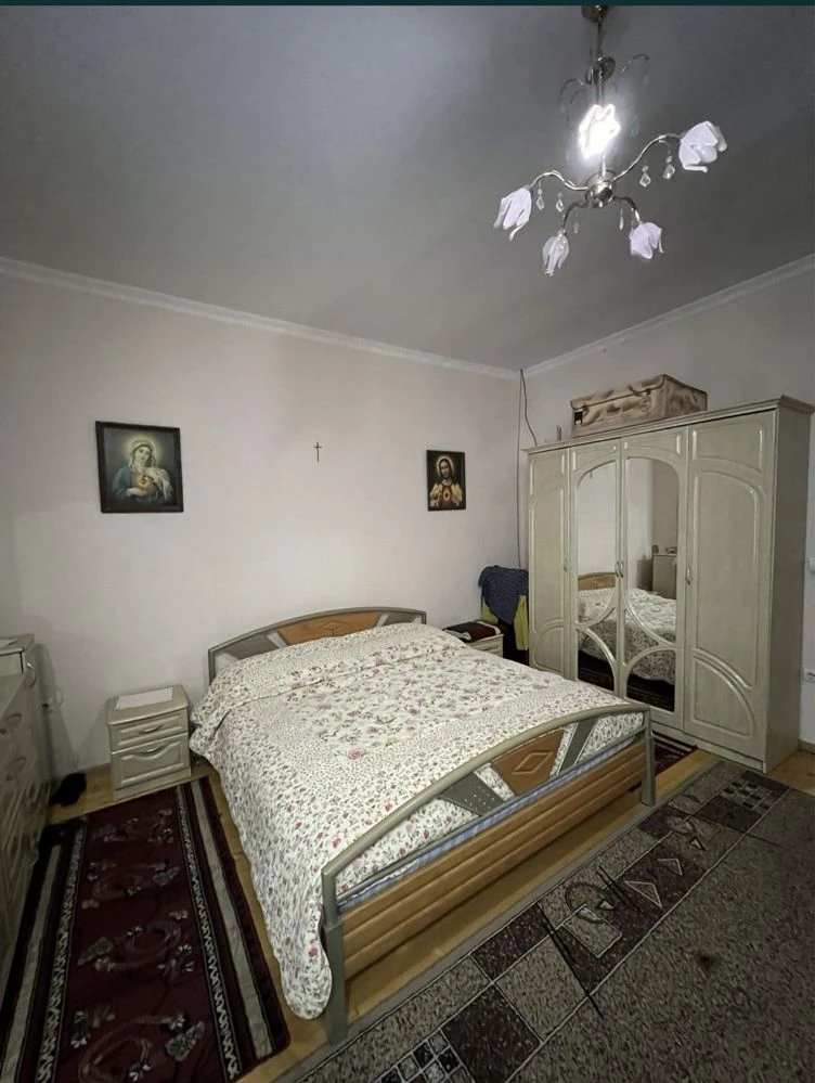 Продаж 2 будинків на Зріні