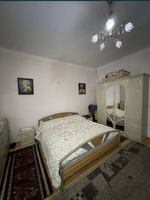 Продаж 2 будинків на Зріні