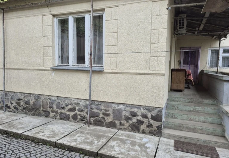 Продаж будинку в тихому місці.