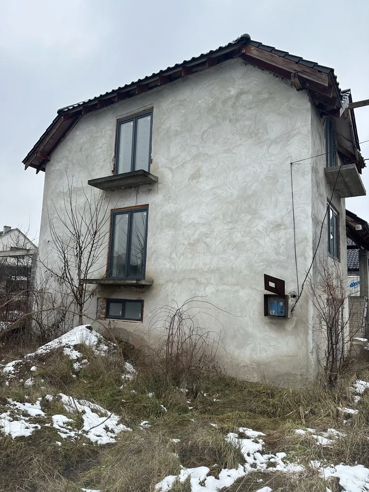 Продам будинок в Мукачево в р-н Росвигово  400 $ за кв м