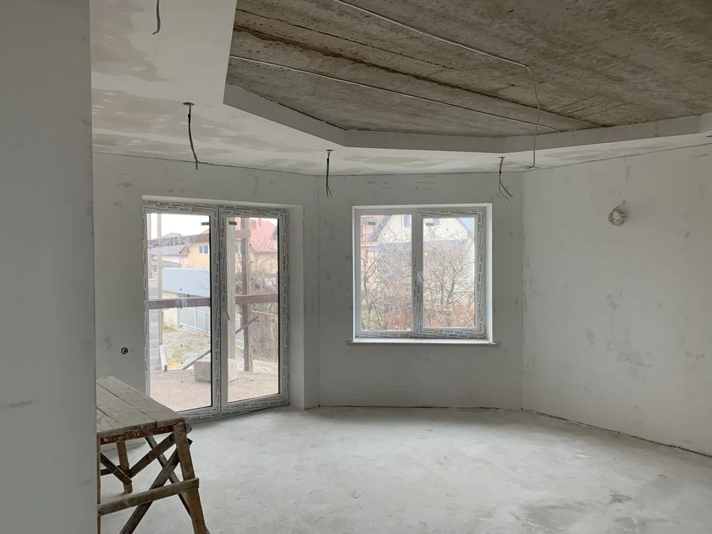 Продам будинок в Мукачево в р-н Росвигово  400 $ за кв м