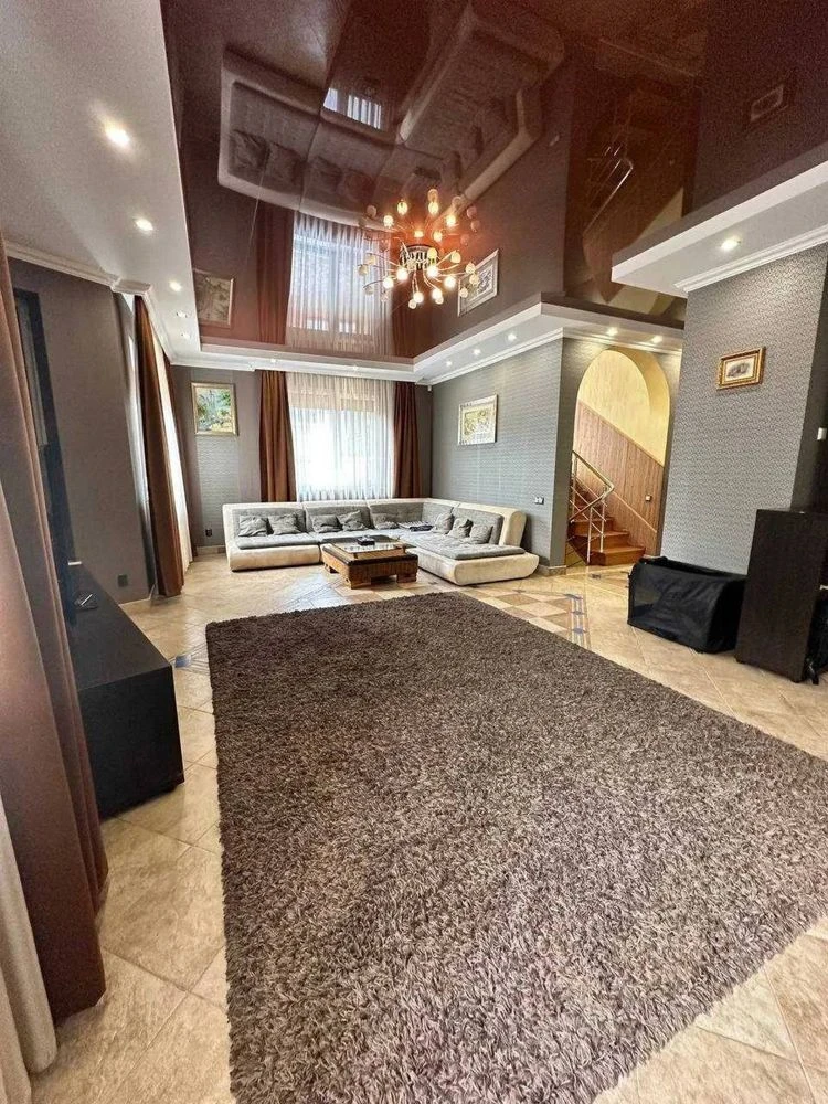 Продається  будинок в самому цетрі Мукачево