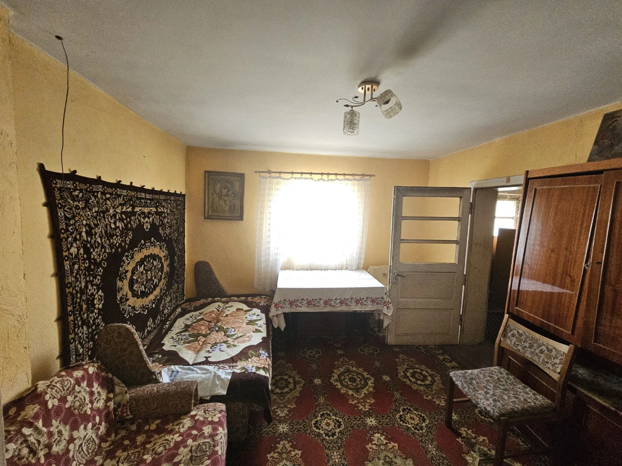 ОКРЕМИЙ БУДИНОК  неподалік Мукачева