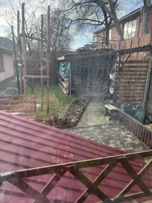 Продається дворівнева квартира з  подвірям в центрі