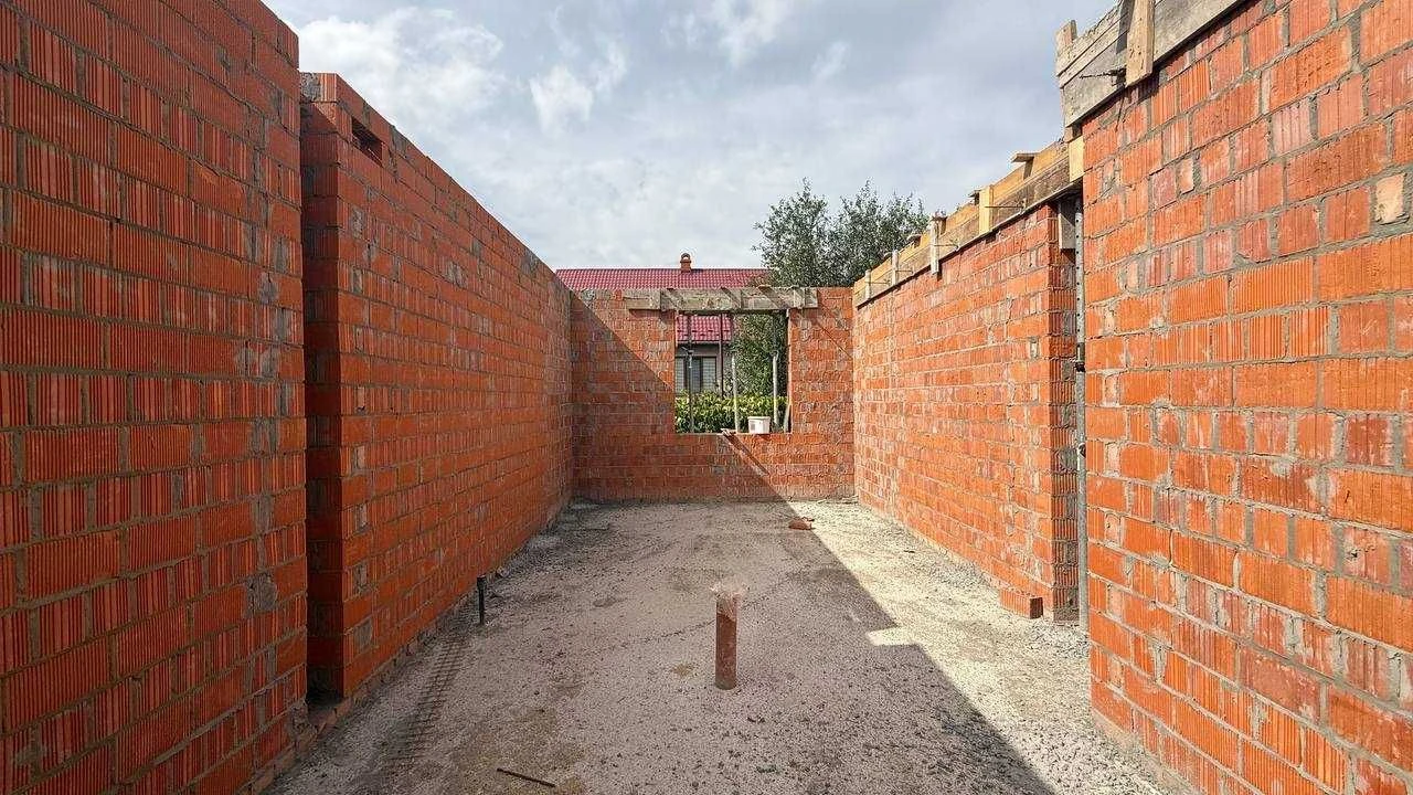 Продаж таунхауса з власною територією та паркомісцем