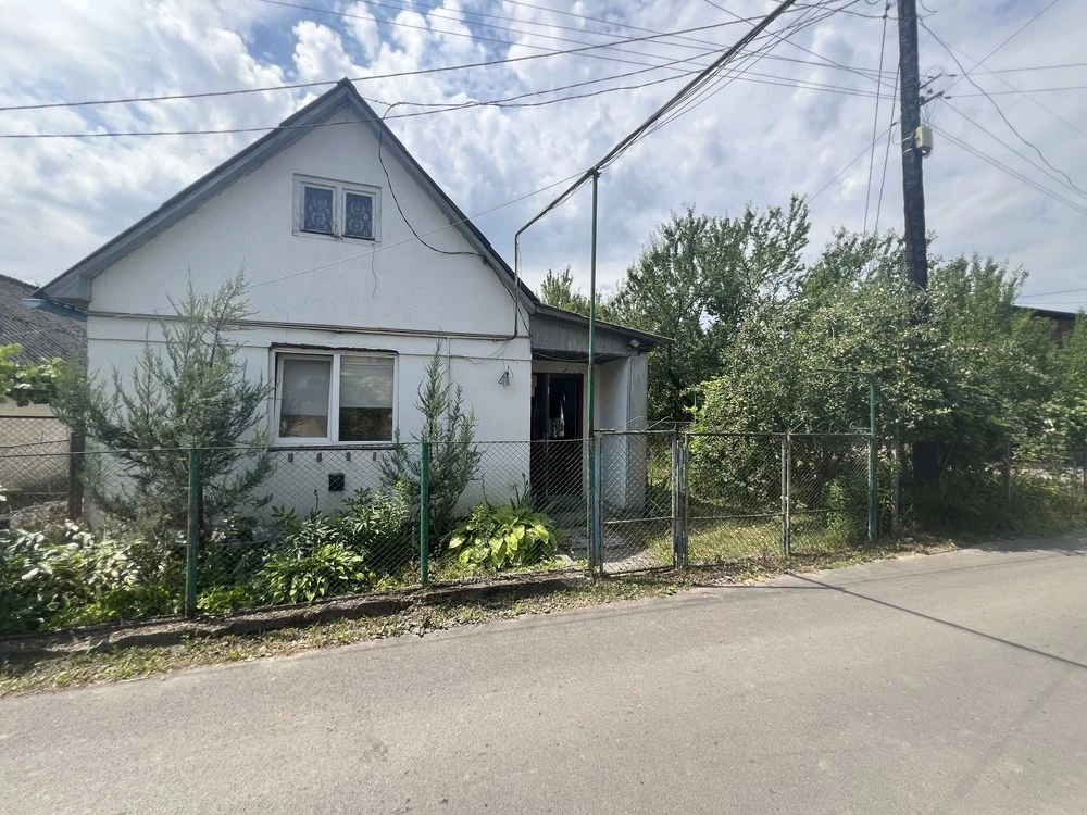 Продається невеличкий будинок в Перечині
