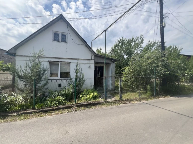 Продається невеличкий будинок в Перечині