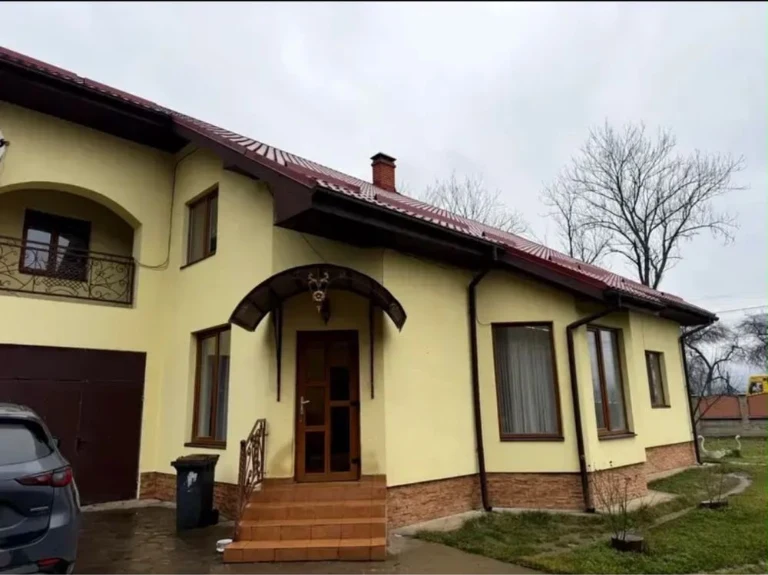 Продаж будинку біля лісу