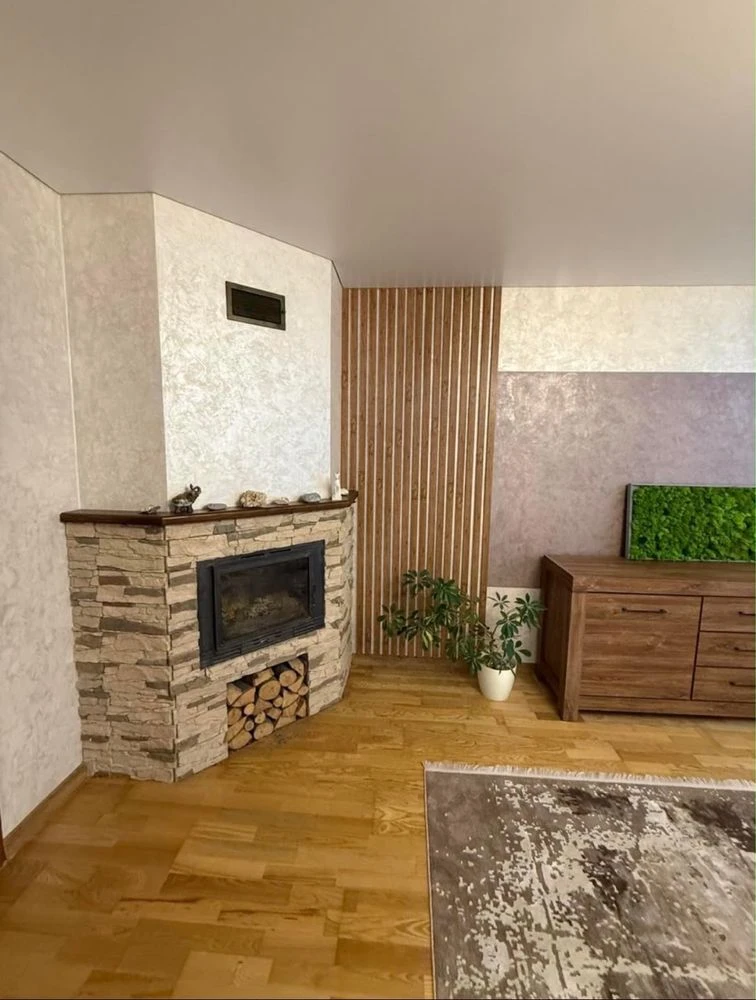Продаж будинку біля лісу