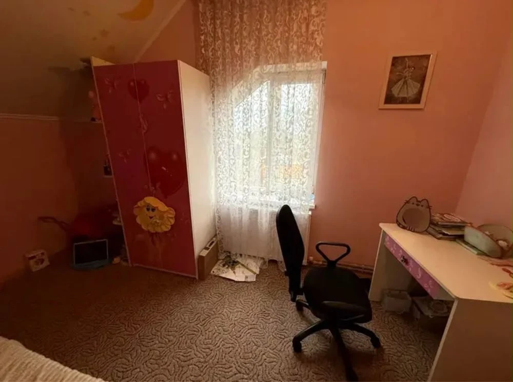Продаж будинку біля лісу
