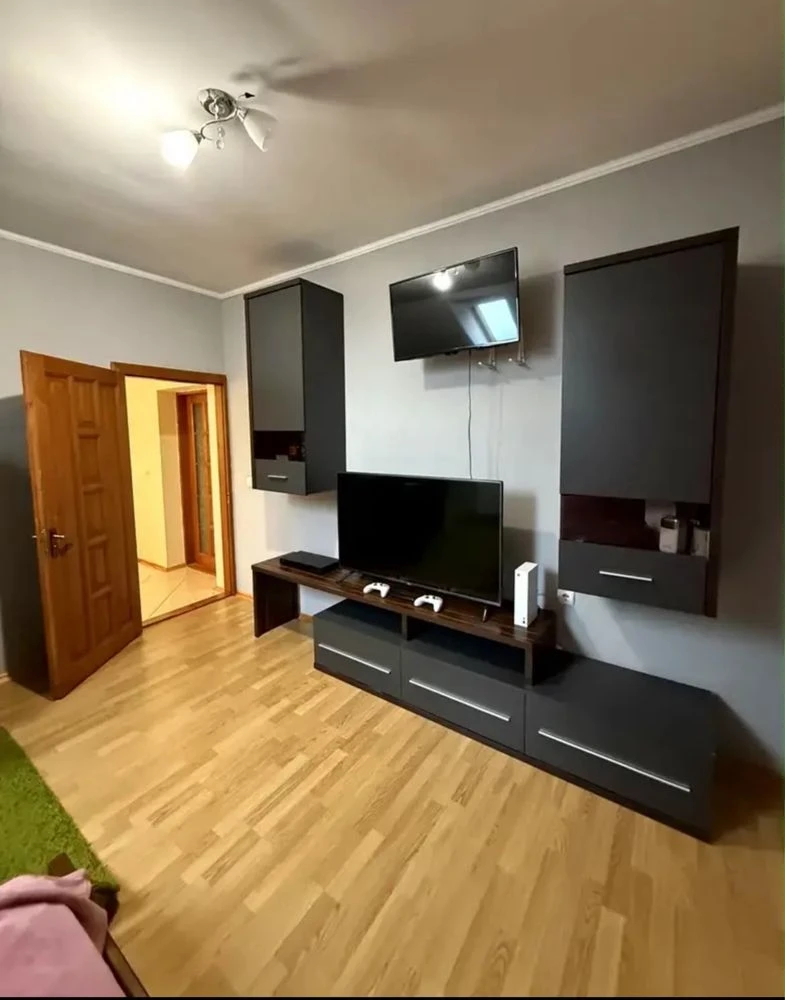 Продаж будинку біля лісу