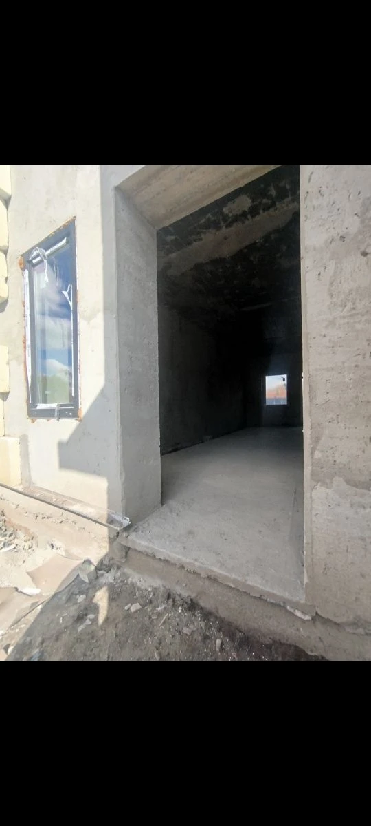 Продаються 4 двоповерхові котеджі біля центру Сваляви — з те