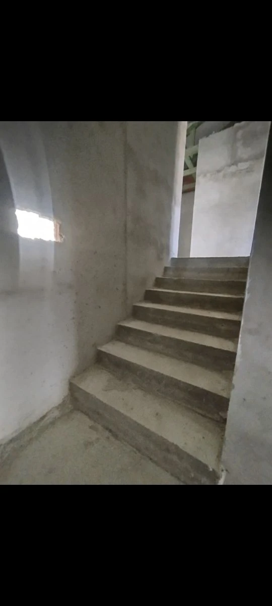 Продаються 4 двоповерхові котеджі біля центру Сваляви — з те