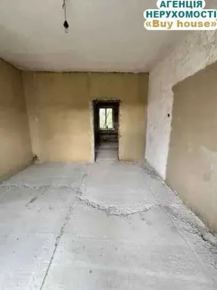 Продаж будинку в Сваляві  300 від центру міста