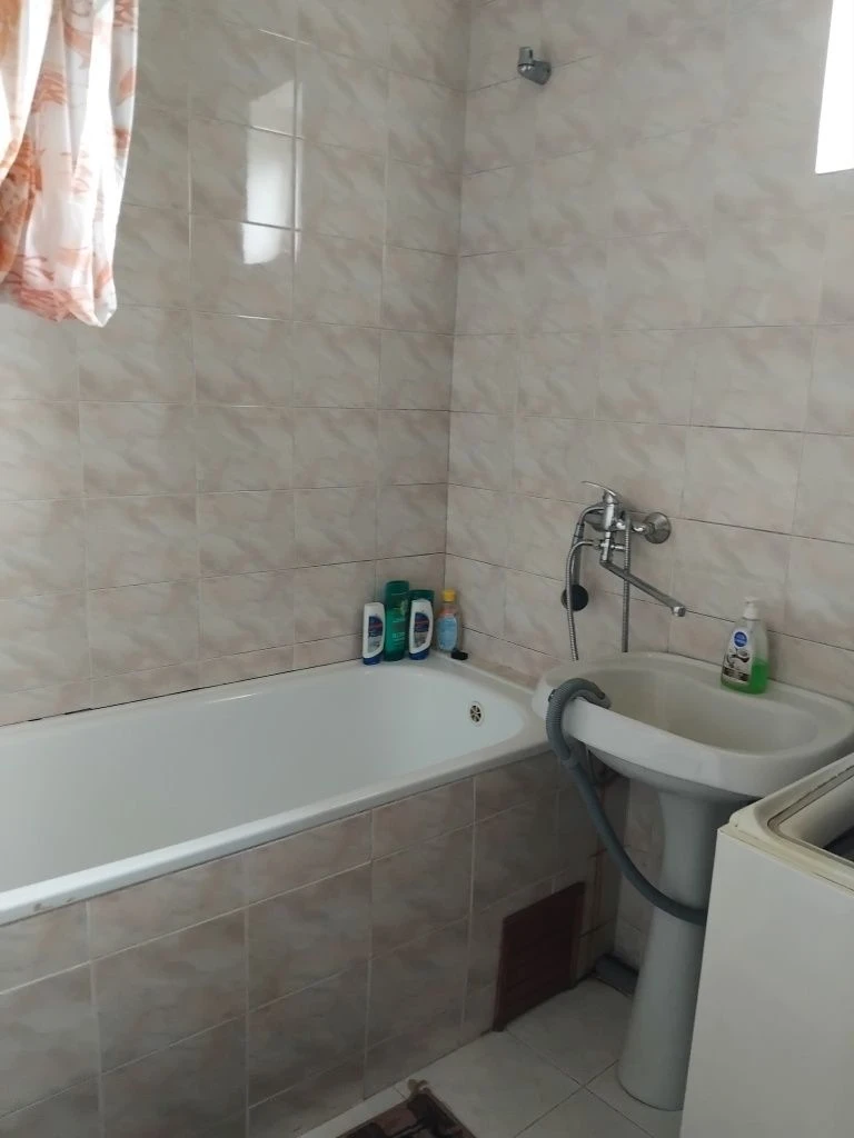 Продаємо будинок майже у центрі м. Свалява Закарпатської обл
