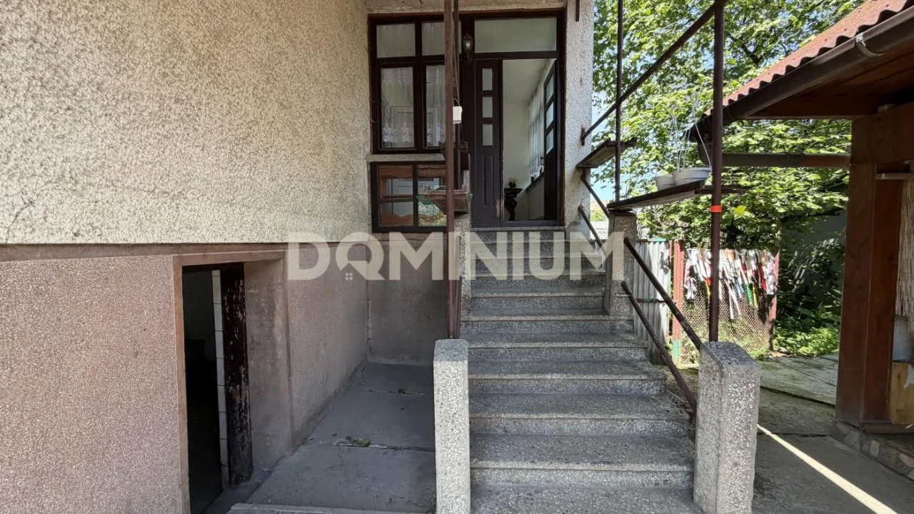 Продається просторий будинок в м.Тячів
