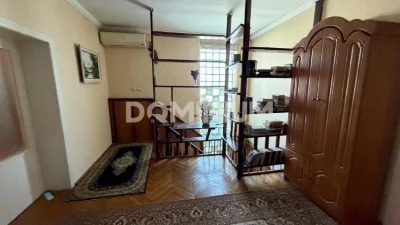 Продається просторий будинок в м.Тячів