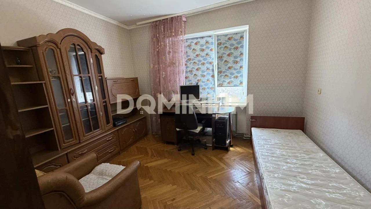 Продається просторий будинок в м.Тячів