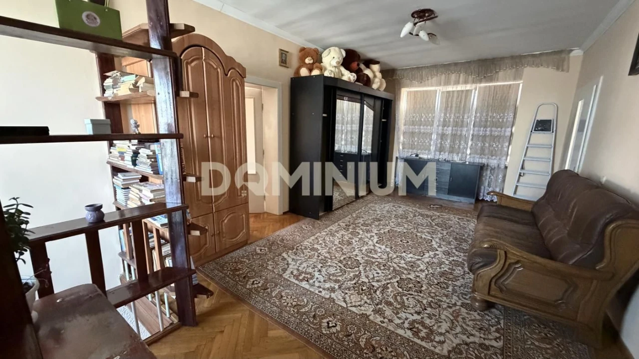 Продається просторий будинок в м.Тячів