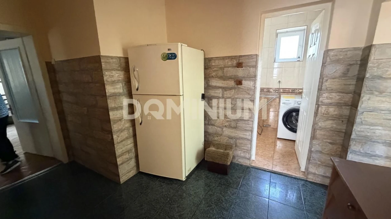 Продається просторий будинок в м.Тячів