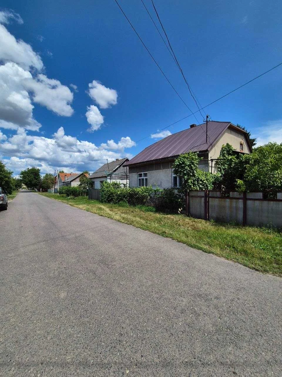 Продаж затишного будинку в м. Тячів — чудова локація та вели