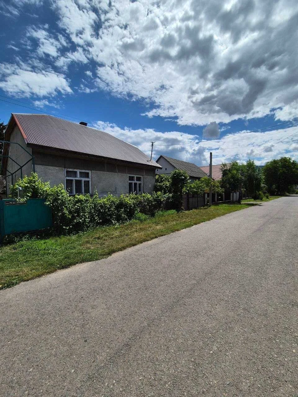 Продаж затишного будинку в м. Тячів — чудова локація та вели