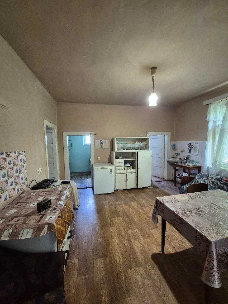 Продаж затишного будинку в м. Тячів — чудова локація та вели