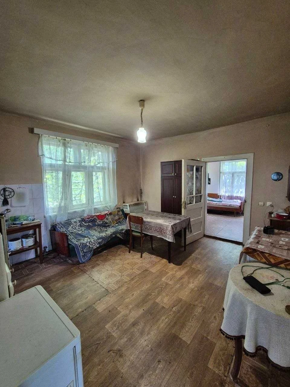 Продаж затишного будинку в м. Тячів — чудова локація та вели
