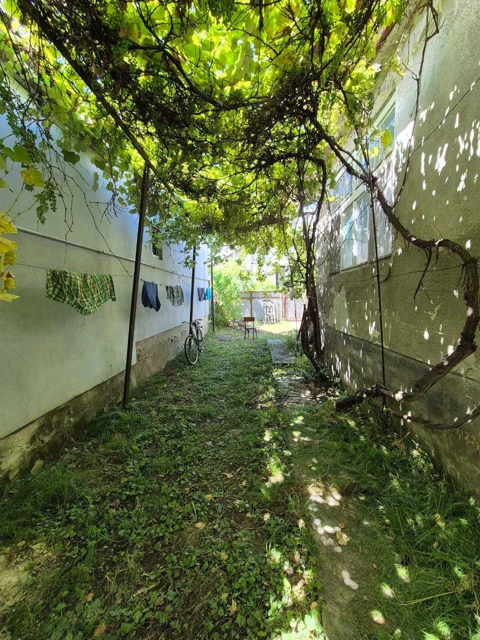 Продаж затишного будинку в м. Тячів — чудова локація та вели