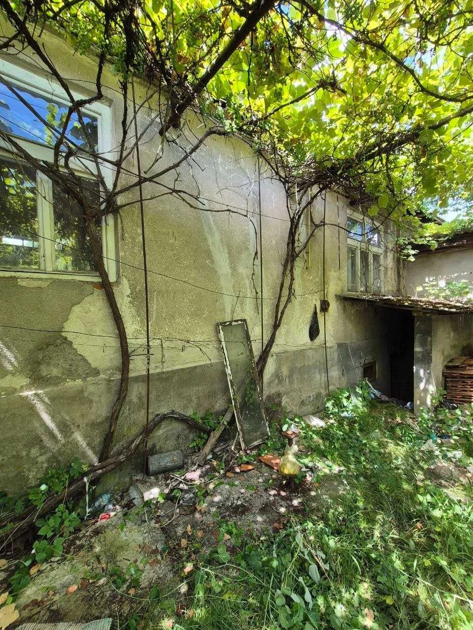 Продаж затишного будинку в м. Тячів — чудова локація та вели