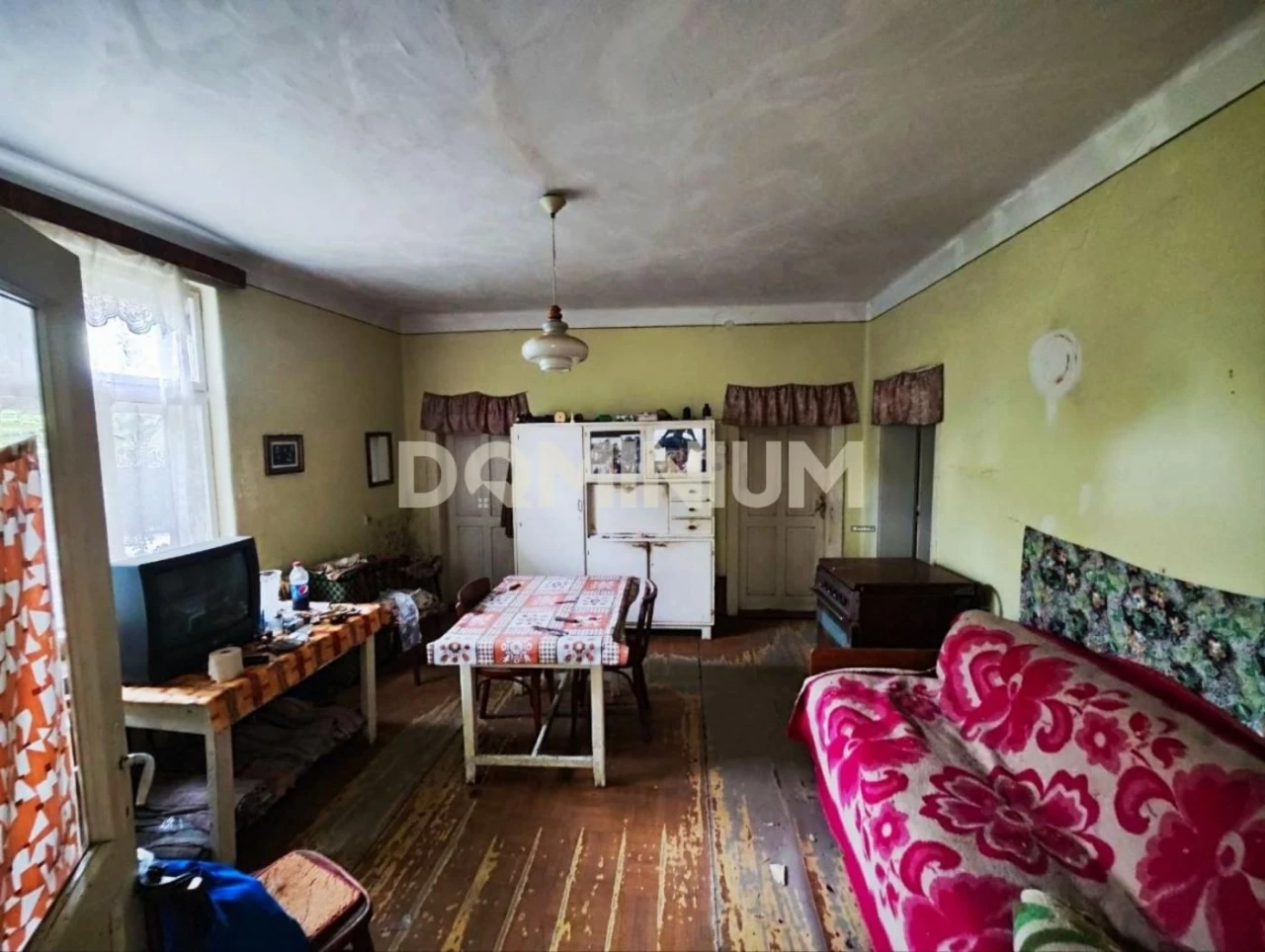 Продається недорогий будинок у м. Тячів