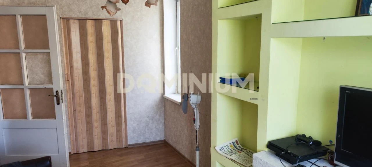 Продається двоповерховий будинок в м.Тячів