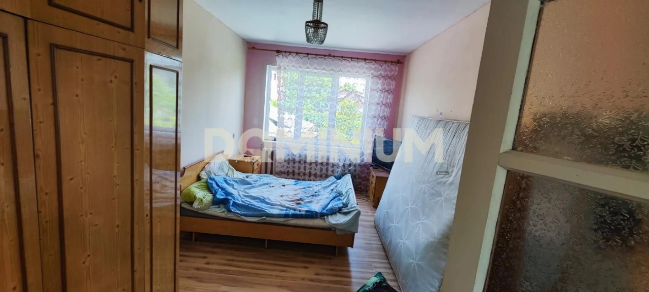 Продається двоповерховий будинок в м.Тячів